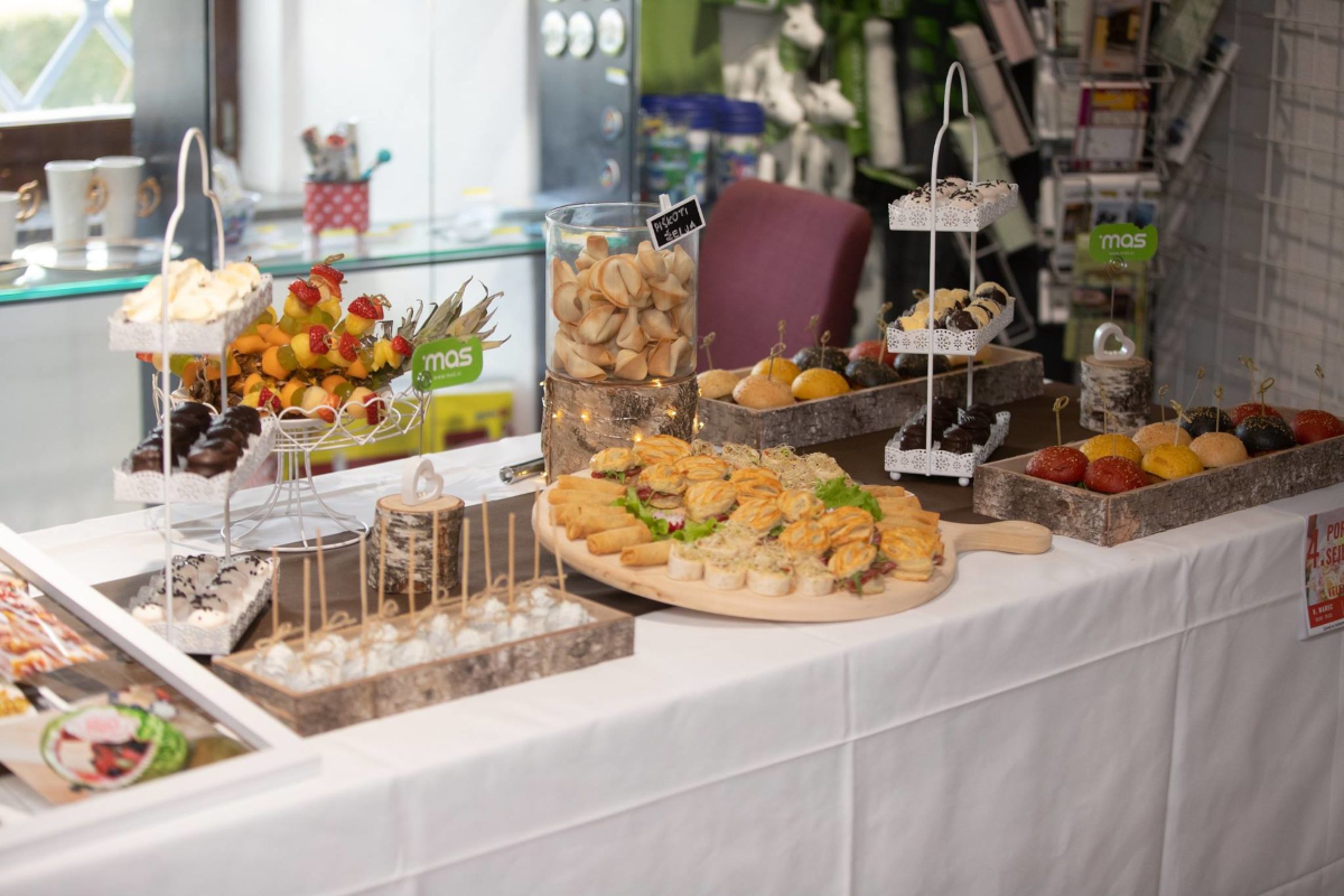View enlarged image Maš Catering