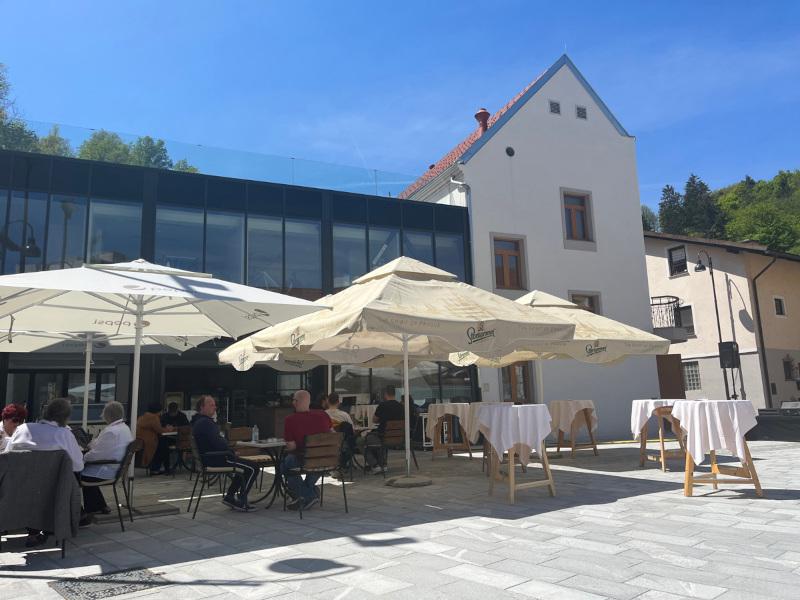 View enlarged image STARI TRG café