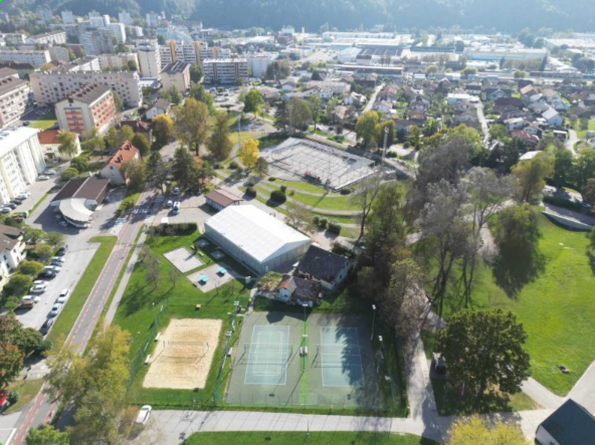 Ogled povečano sliko Odbojkarska igrišča