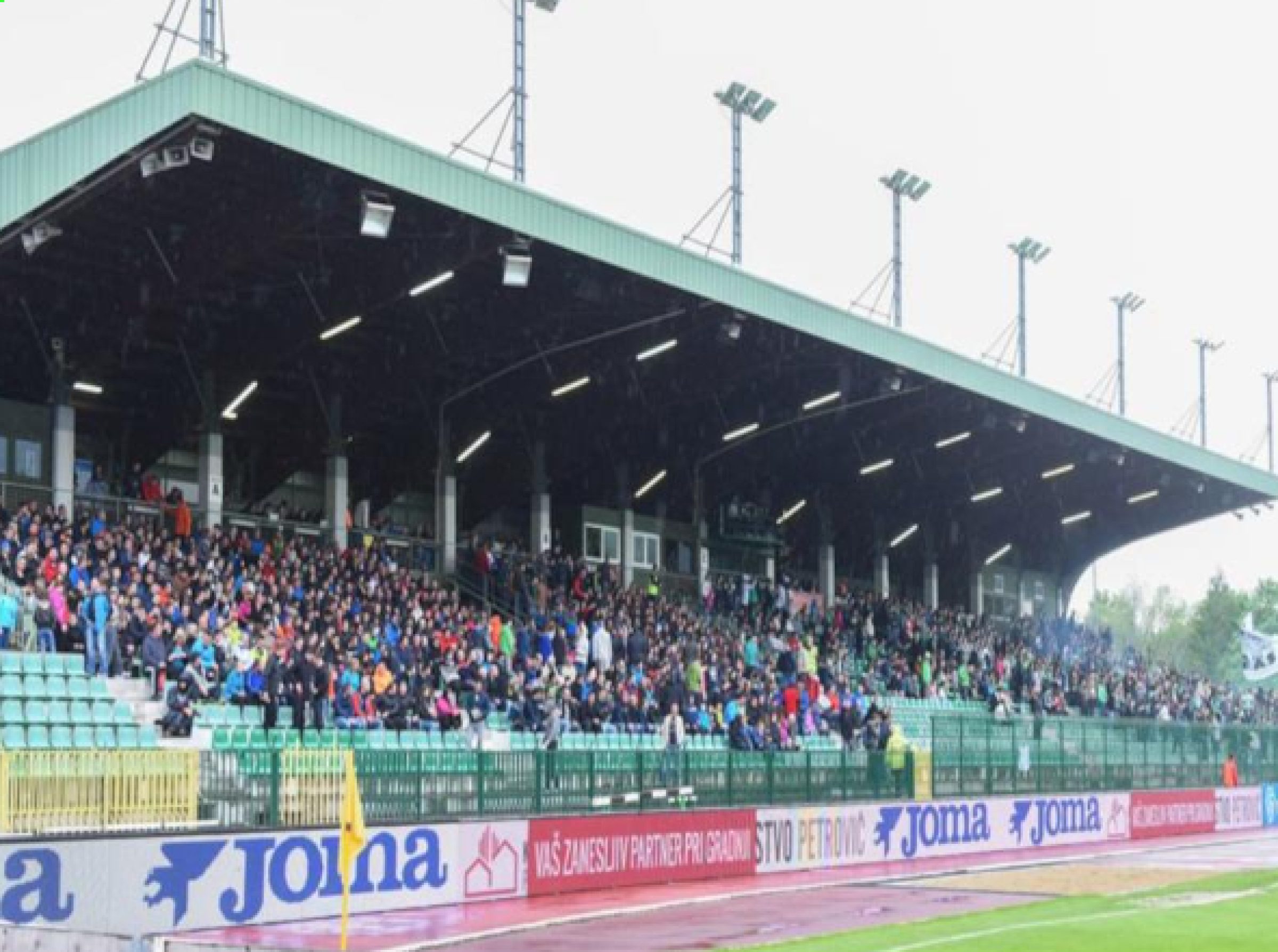 Ogled povečano sliko Mestni stadion Ob jezeru