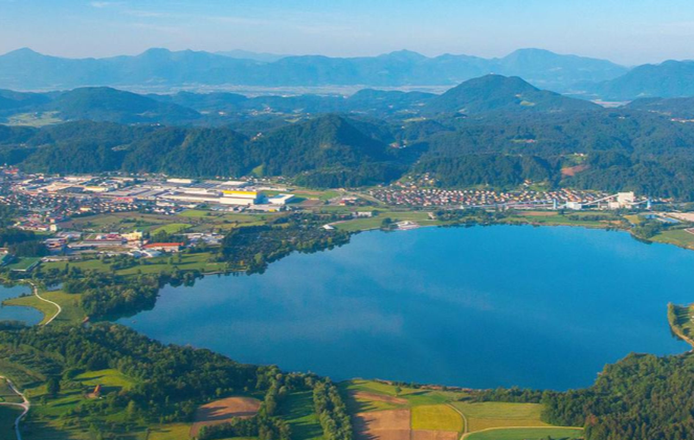 Ogled povečano sliko Velenjsko jezero