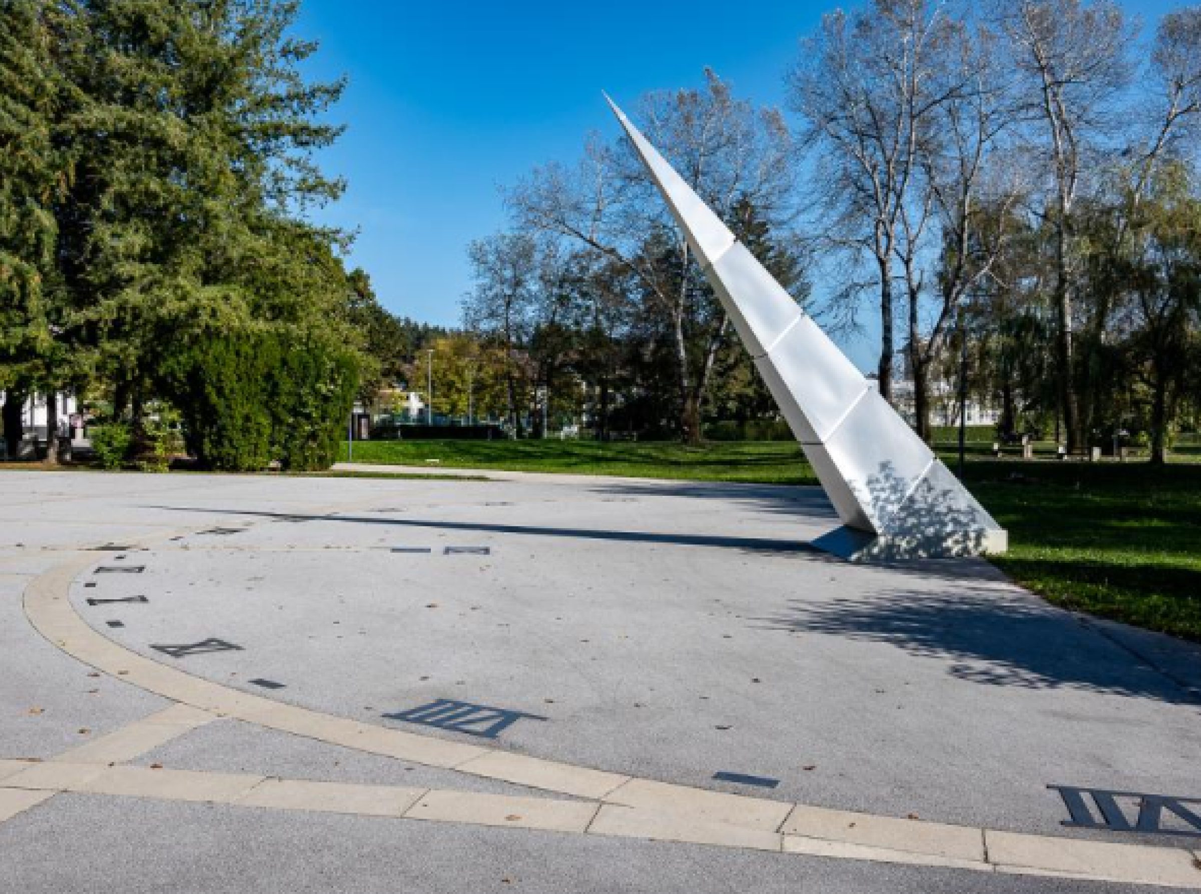 Ogled povečano sliko Sončna ura