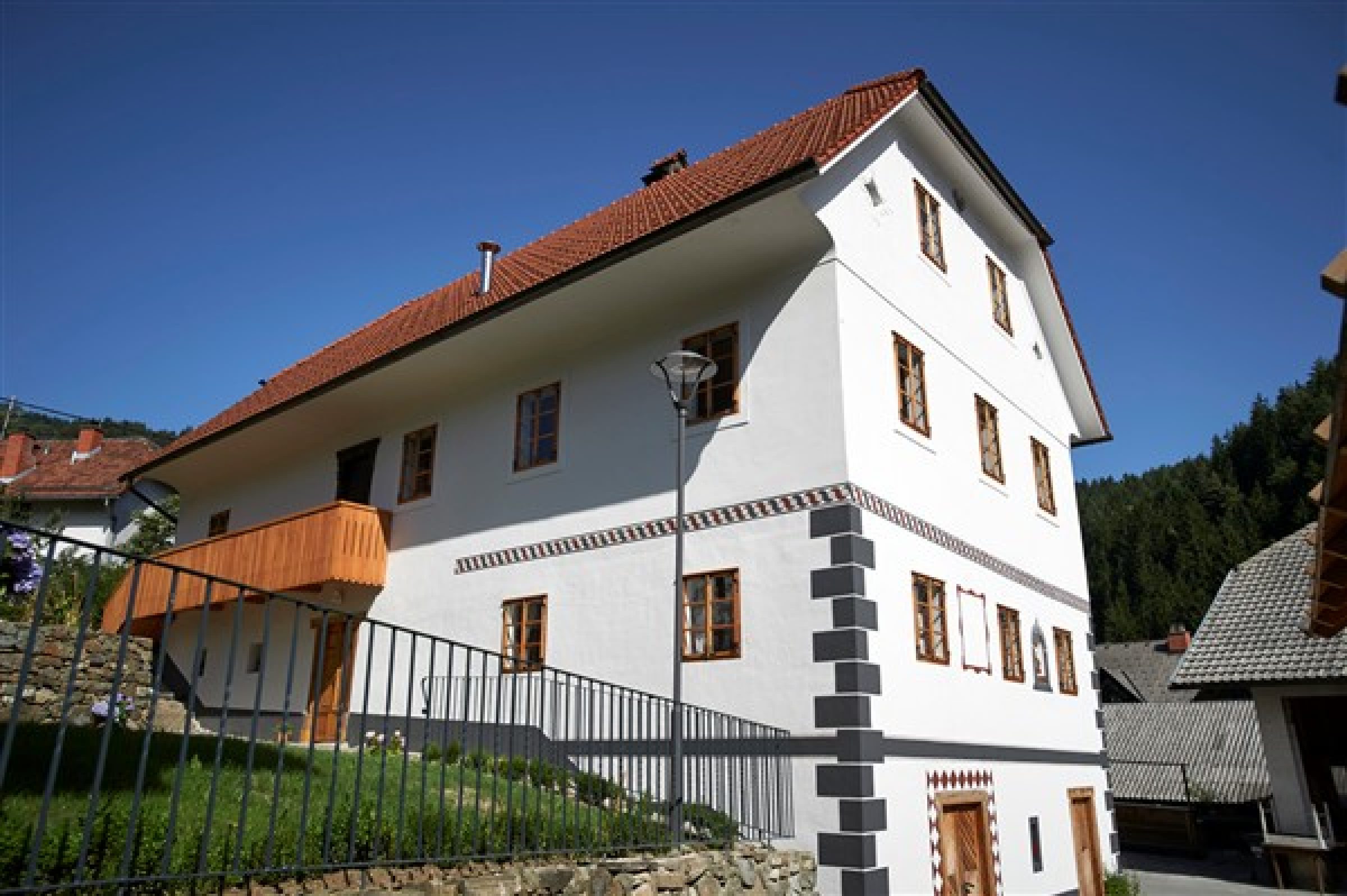 Ogled povečano sliko Juvanova hiša