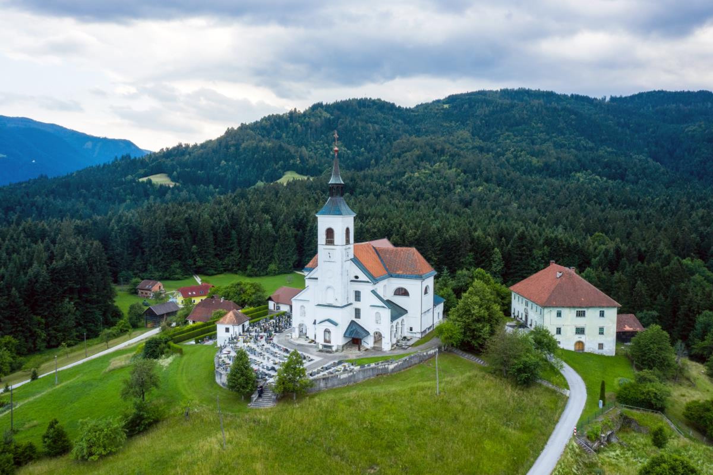 Ogled povečano sliko Cerkev sv. Frančiška Ksaverija in Zakladnica mašnih plaščev