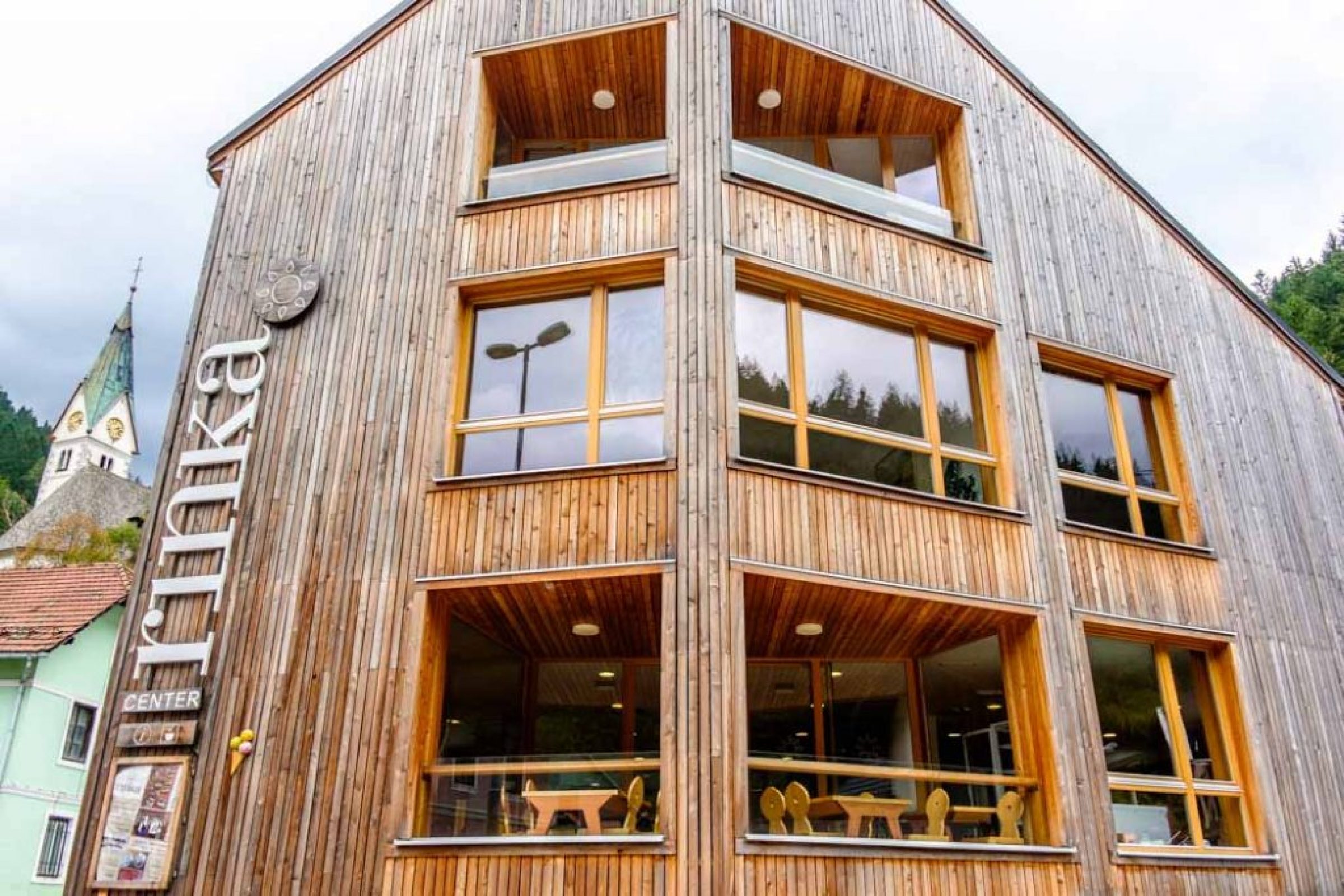 Ogled povečano sliko Center Rinka