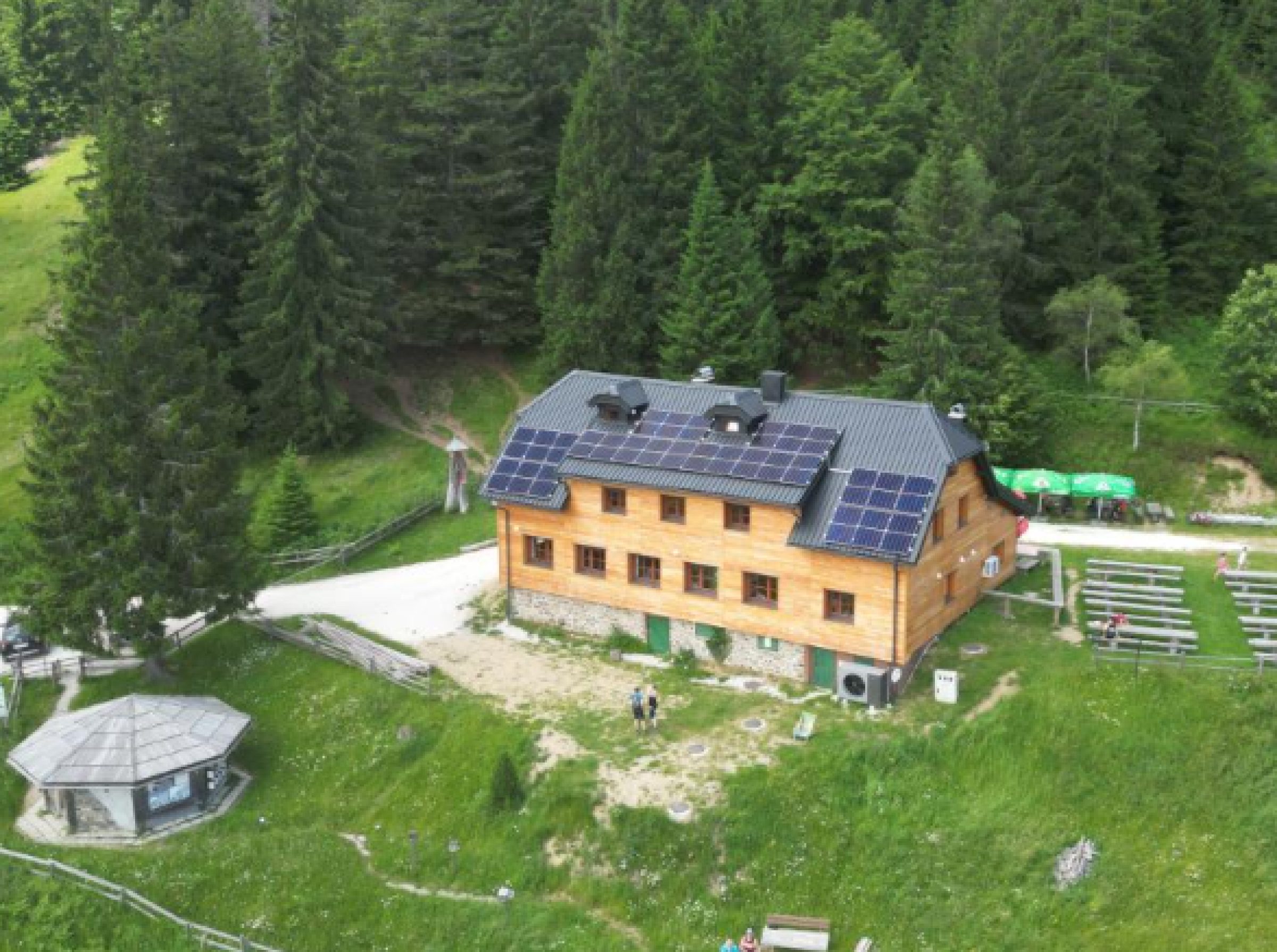 Ogled povečano sliko Dom na Smrekovcu