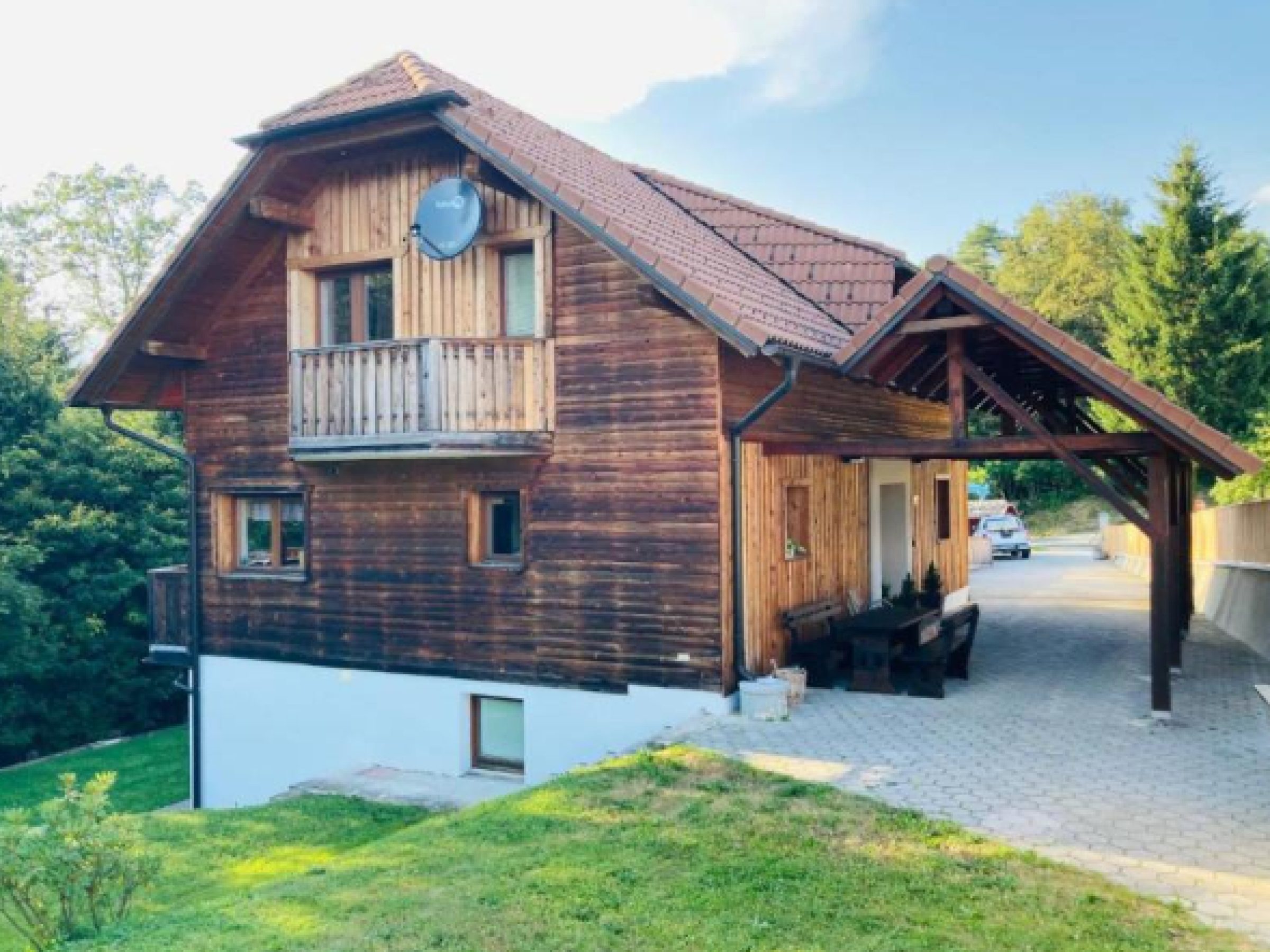 Ogled povečano sliko Family house