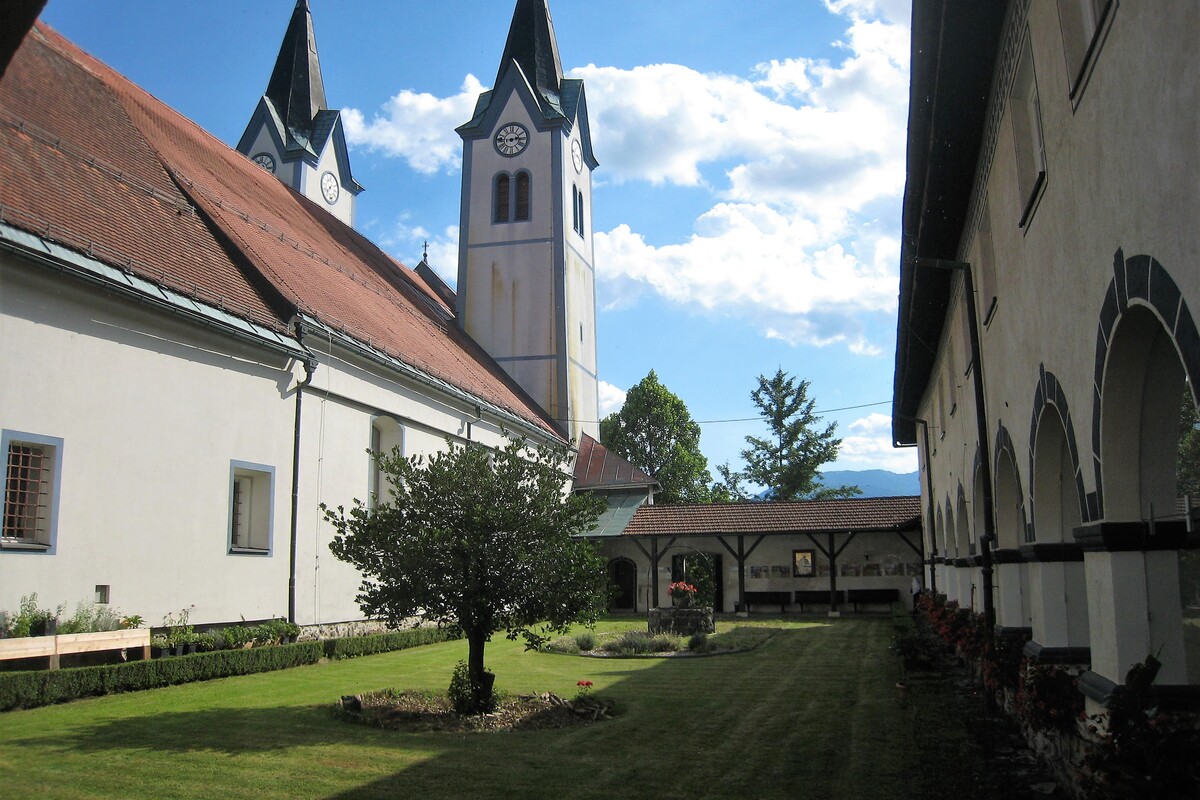  Frančiškanski samostan Nazarje 